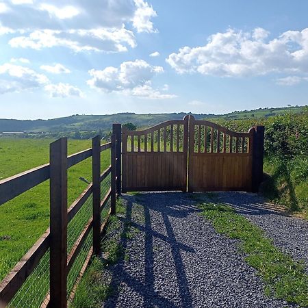 Oak Tree Farm Hotel Llanfynydd Luaran gambar