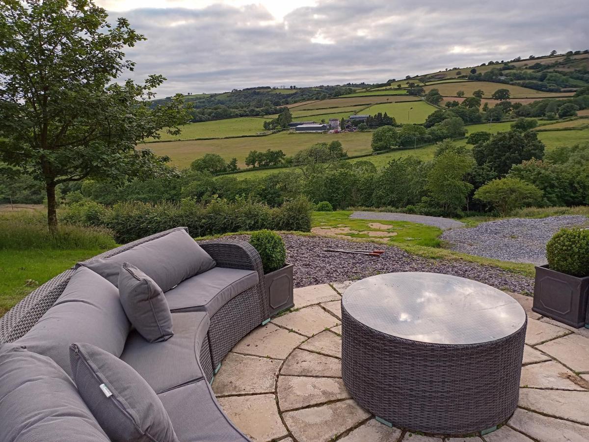 Oak Tree Farm Hotel Llanfynydd Luaran gambar