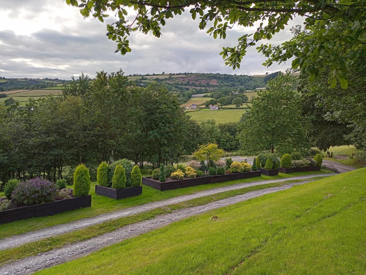 Oak Tree Farm Hotel Llanfynydd Luaran gambar